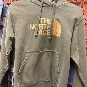 The North Face Men's Green Pullover Long Sleeve Hoodie Sweatshirt